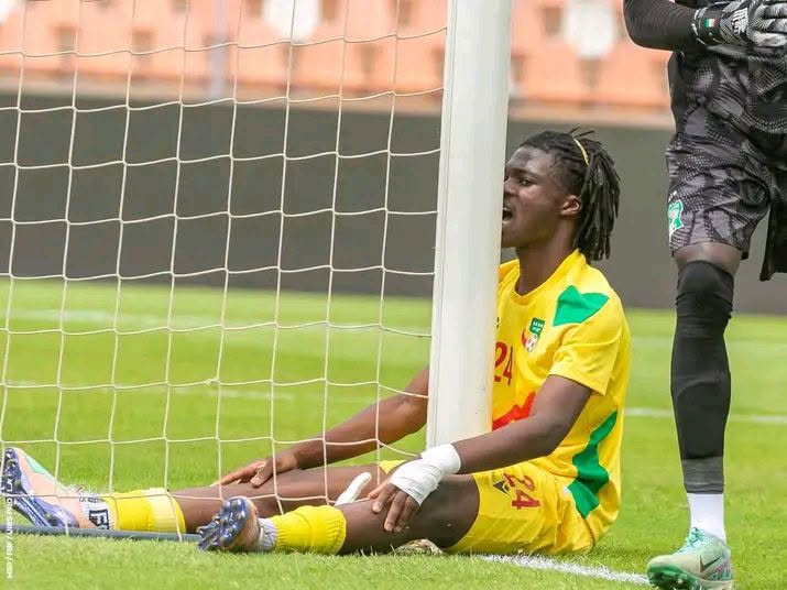 Le buteur BOROKINNI après avoir raté une occasion.