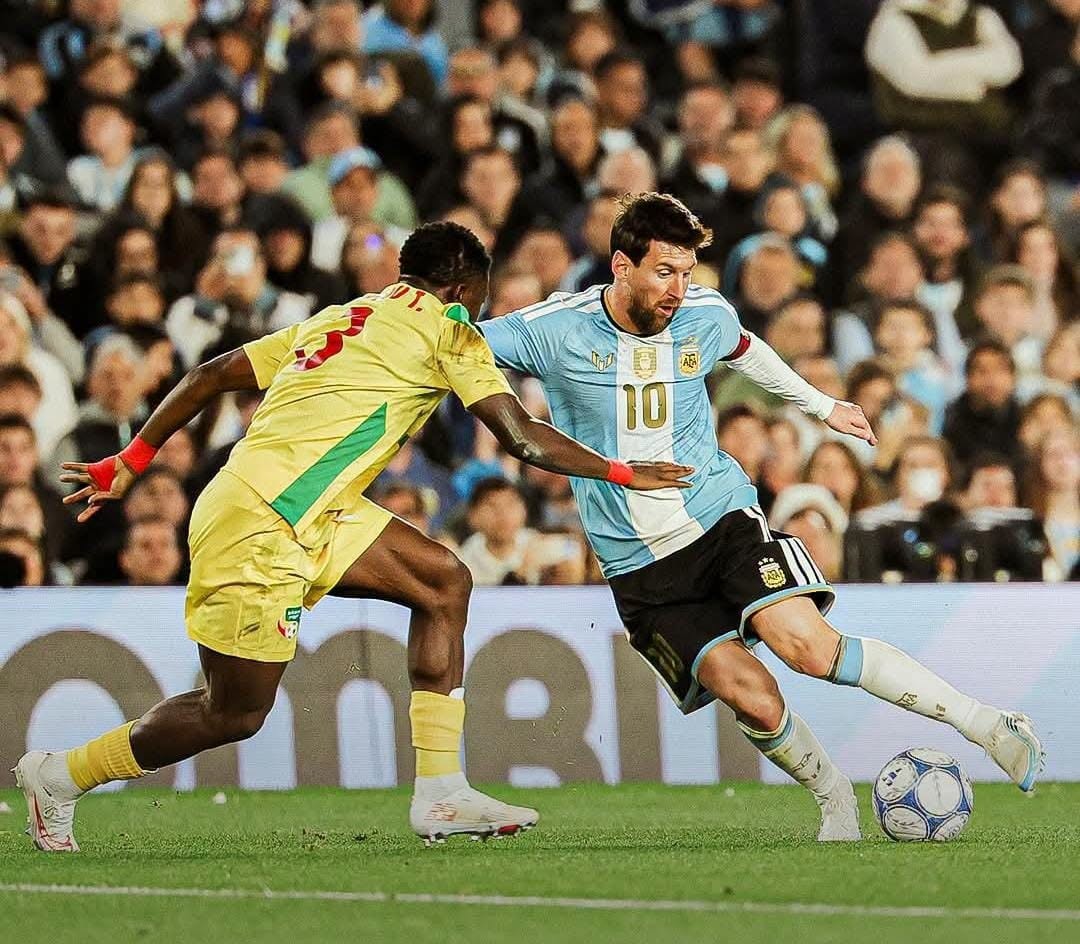 Lionel Messi face à Taminou Ouorou