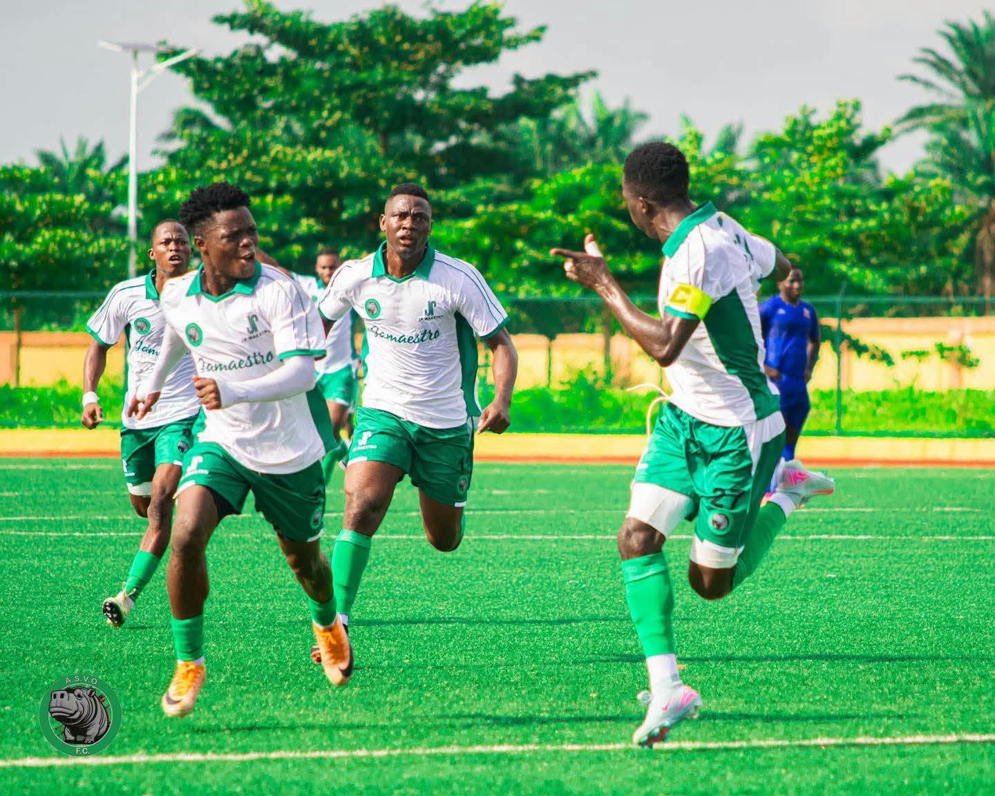 Les joueurs de ASVO FC jubilant un but